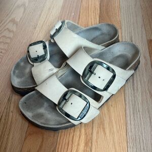 Birkenstock big buckle tan sandal. 38 7/7.5